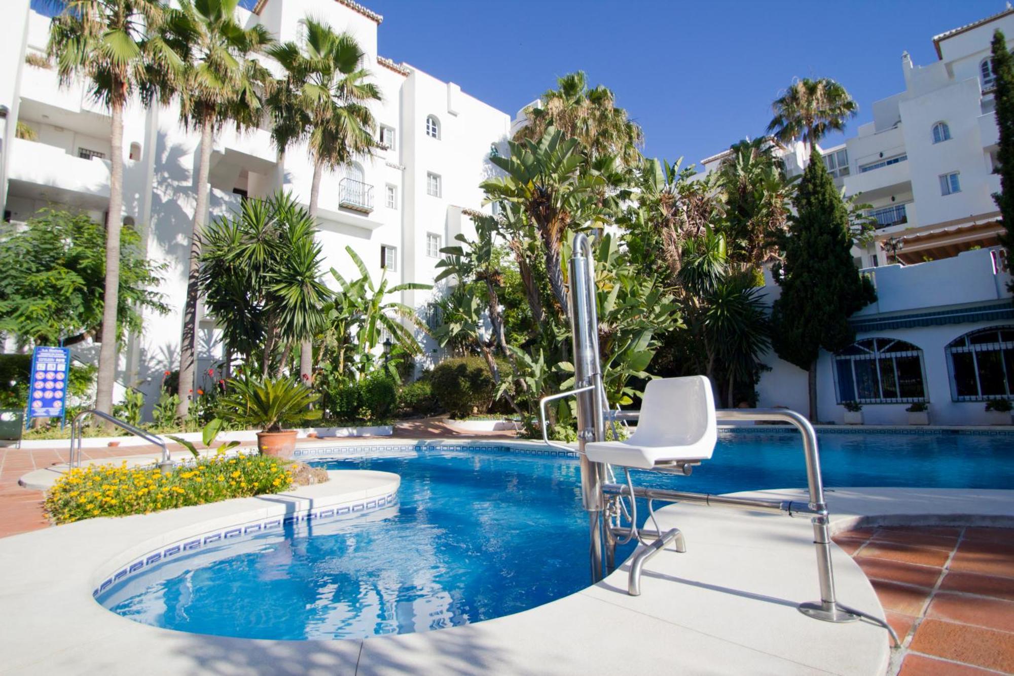 Royal Oasis Club At Pueblo Quinta Aparthotel Benalmádena Exterior photo